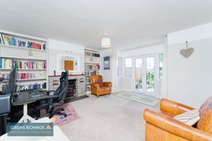 Sitting Room- click for photo gallery